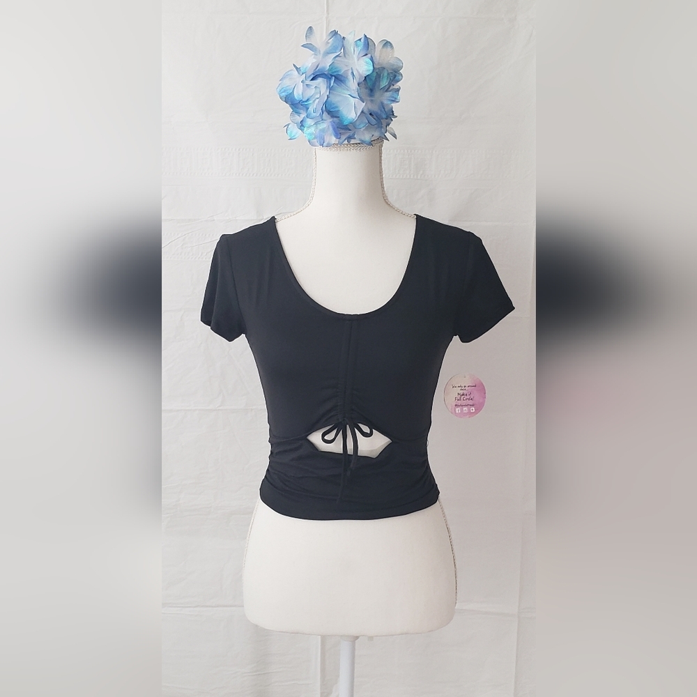 FULL CIRCLE TRENDS Front Drawstring Short Sleeve Top